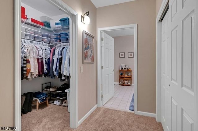 17 Ridgeview Ln, Mount Arlington Boro, NJ 07856