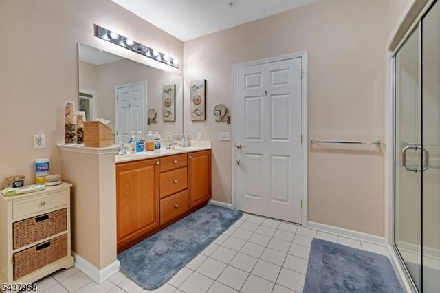 17 Ridgeview Ln, Mount Arlington Boro, NJ 07856