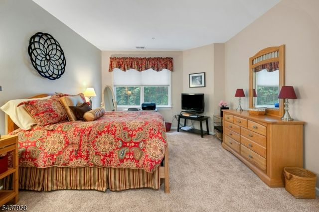 17 Ridgeview Ln, Mount Arlington Boro, NJ 07856