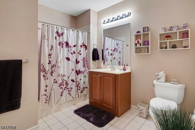 17 Ridgeview Ln, Mount Arlington Boro, NJ 07856