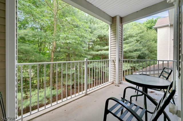 17 Ridgeview Ln, Mount Arlington Boro, NJ 07856