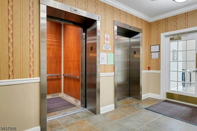 17 Ridgeview Ln, Mount Arlington Boro, NJ 07856