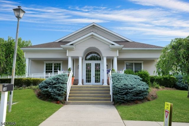 17 Ridgeview Ln, Mount Arlington Boro, NJ 07856