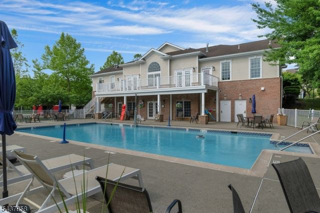 17 Ridgeview Ln, Mount Arlington Boro, NJ 07856
