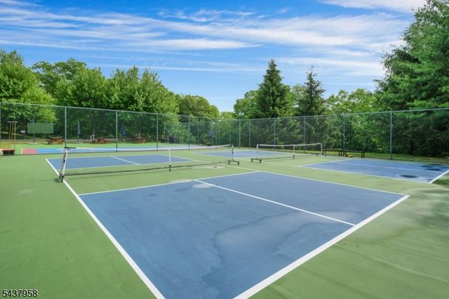 17 Ridgeview Ln, Mount Arlington Boro, NJ 07856