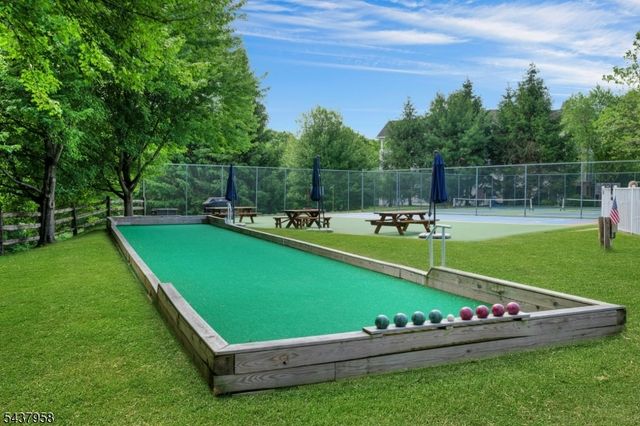 17 Ridgeview Ln, Mount Arlington Boro, NJ 07856