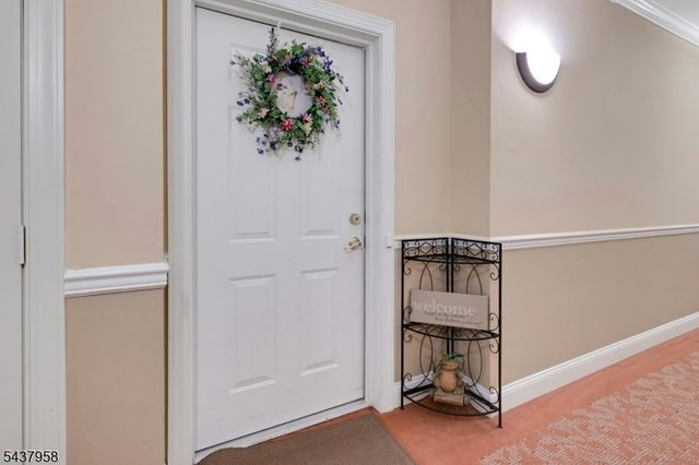 17 Ridgeview Ln, Mount Arlington Boro, NJ 07856
