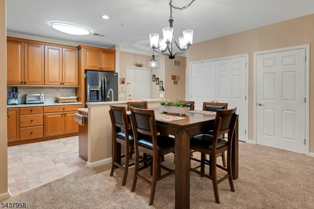 17 Ridgeview Ln, Mount Arlington Boro, NJ 07856
