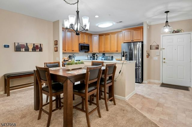 17 Ridgeview Ln, Mount Arlington Boro, NJ 07856