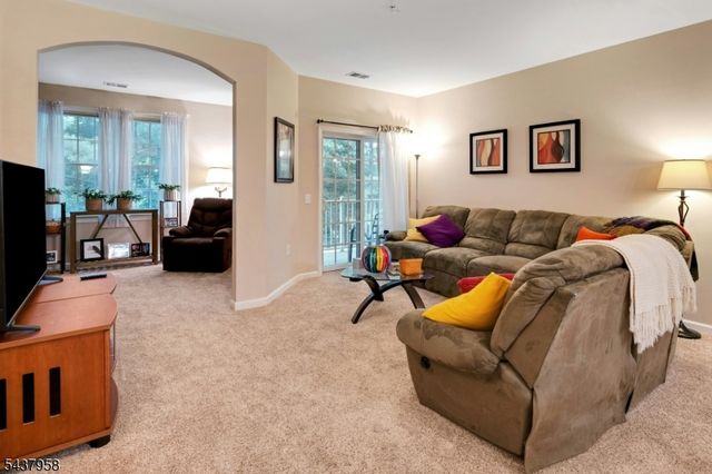 17 Ridgeview Ln, Mount Arlington Boro, NJ 07856