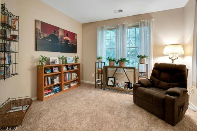17 Ridgeview Ln, Mount Arlington Boro, NJ 07856