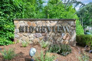 17 Ridgeview Ln, Mount Arlington Boro, NJ 07856