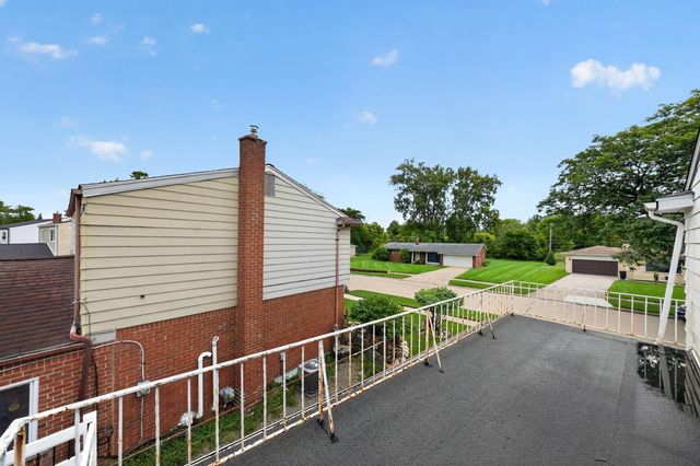 280 Clinton River Drive, Mount Clemens, MI 48043