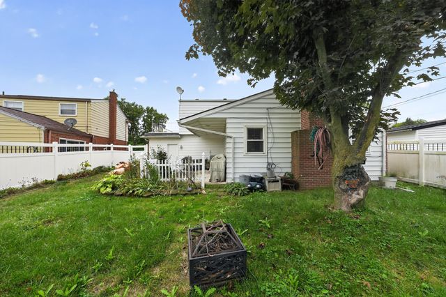 280 Clinton River Drive, Mount Clemens, MI 48043