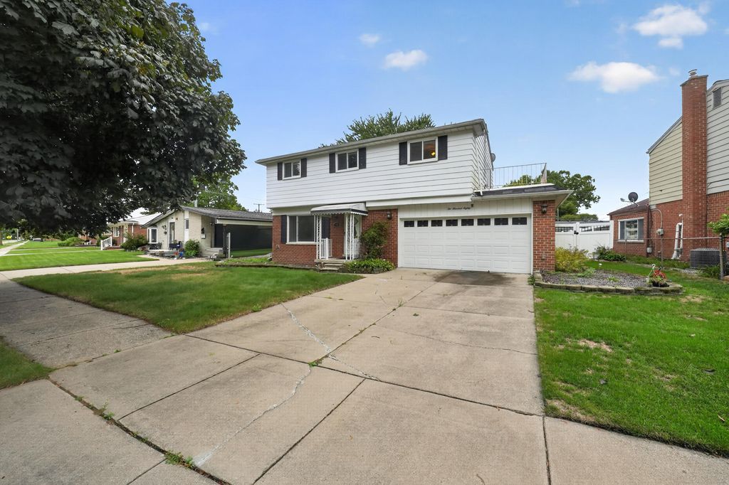 280 Clinton River Drive, Mount Clemens, MI 48043