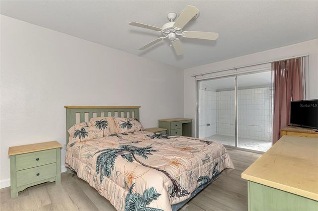 1205 TARPON CENTER DRIVE E2, Venice, FL 34285