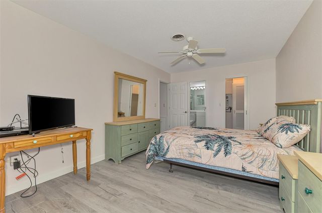 1205 TARPON CENTER DRIVE E2, Venice, FL 34285