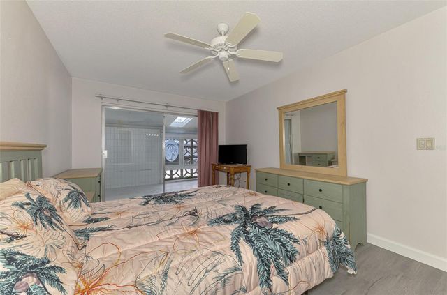 1205 TARPON CENTER DRIVE E2, Venice, FL 34285