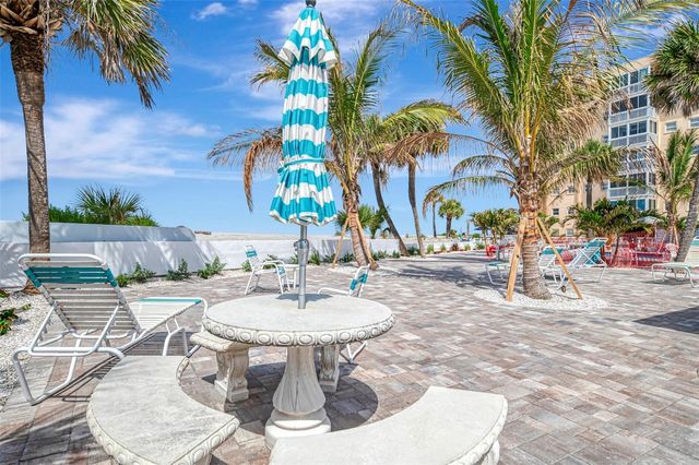 1205 TARPON CENTER DRIVE E2, Venice, FL 34285