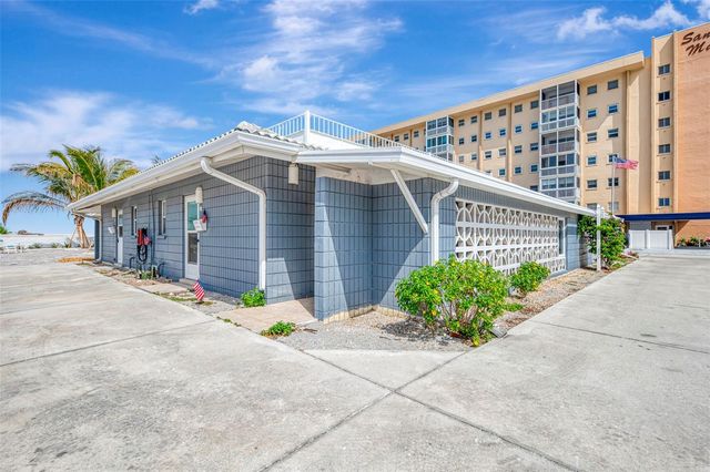 1205 TARPON CENTER DRIVE E2, Venice, FL 34285