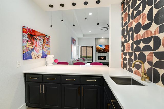 32 Wingreen LOOP, The Hills, TX 78738