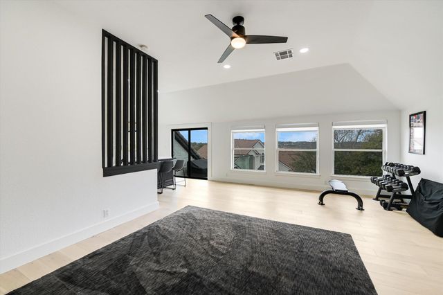 32 Wingreen LOOP, The Hills, TX 78738