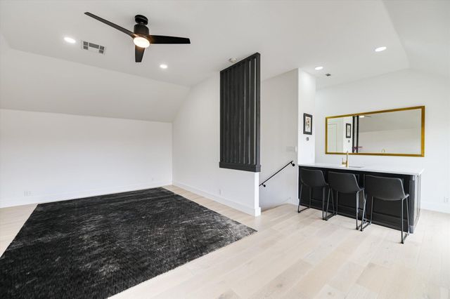 32 Wingreen LOOP, The Hills, TX 78738