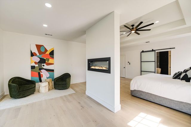 32 Wingreen LOOP, The Hills, TX 78738