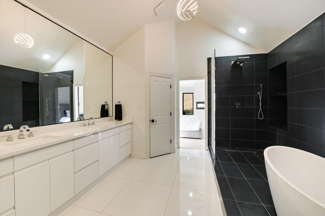 32 Wingreen LOOP, The Hills, TX 78738