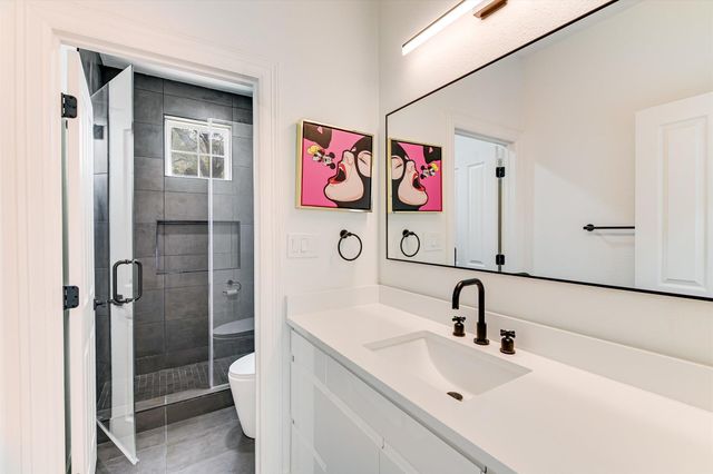 32 Wingreen LOOP, The Hills, TX 78738