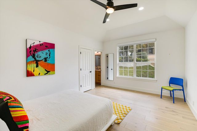 32 Wingreen LOOP, The Hills, TX 78738