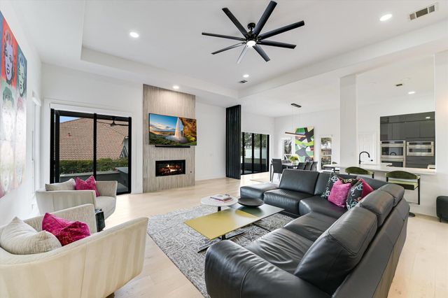 32 Wingreen LOOP, The Hills, TX 78738