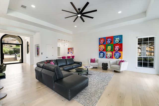 32 Wingreen LOOP, The Hills, TX 78738