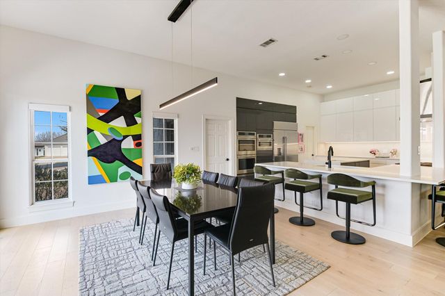 32 Wingreen LOOP, The Hills, TX 78738