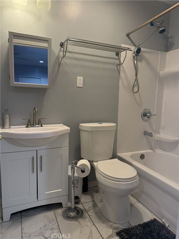 1524 E 75th, Los Angeles, CA 90001