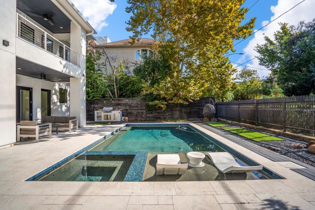 602 Birdsall Street, Houston, TX 77007