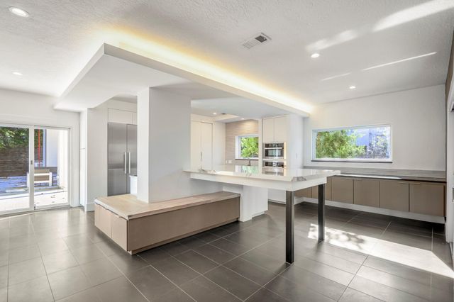 602 Birdsall Street, Houston, TX 77007