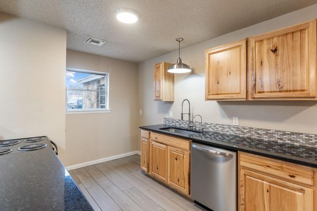 400 N River Oaks DR, Burnet, TX 78611