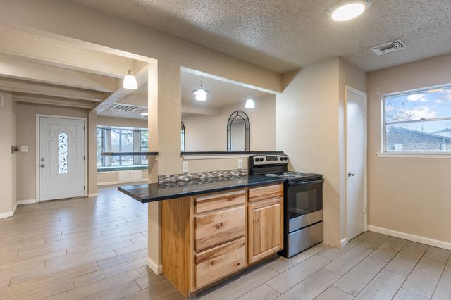 400 N River Oaks DR, Burnet, TX 78611