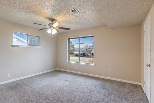 400 N River Oaks DR, Burnet, TX 78611