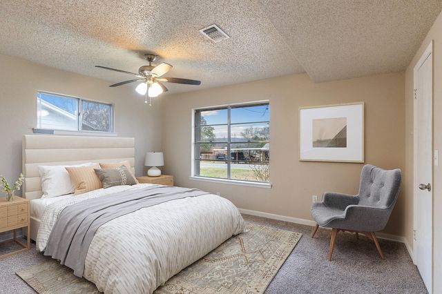 400 N River Oaks DR, Burnet, TX 78611