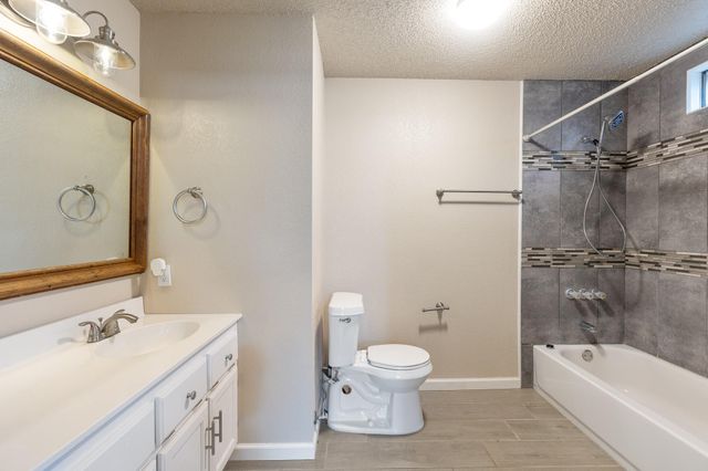 400 N River Oaks DR, Burnet, TX 78611