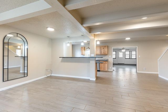 400 N River Oaks DR, Burnet, TX 78611
