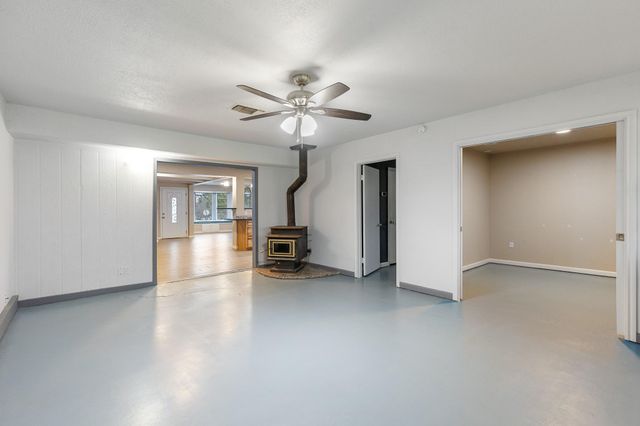 400 N River Oaks DR, Burnet, TX 78611