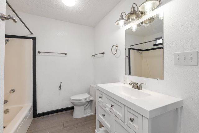 400 N River Oaks DR, Burnet, TX 78611