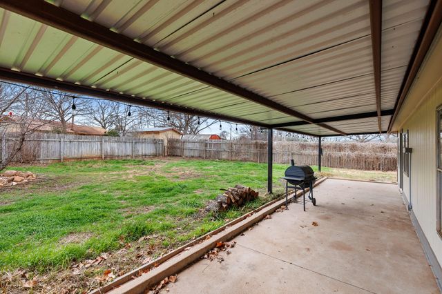 400 N River Oaks DR, Burnet, TX 78611