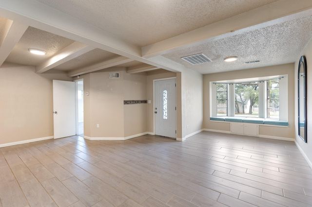 400 N River Oaks DR, Burnet, TX 78611