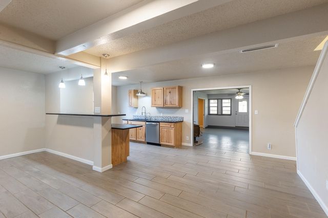 400 N River Oaks DR, Burnet, TX 78611
