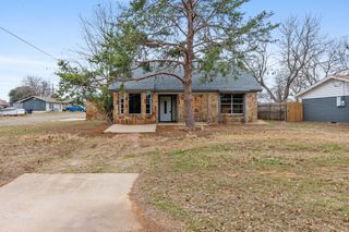 400 N River Oaks DR, Burnet, TX 78611