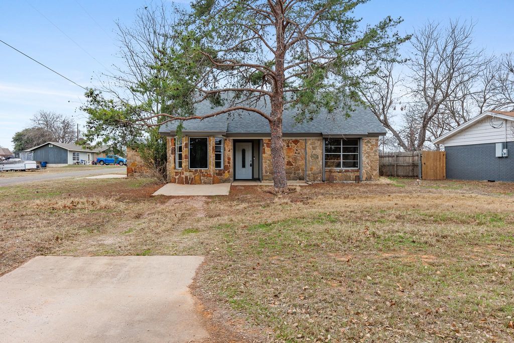 400 N River Oaks DR, Burnet, TX 78611